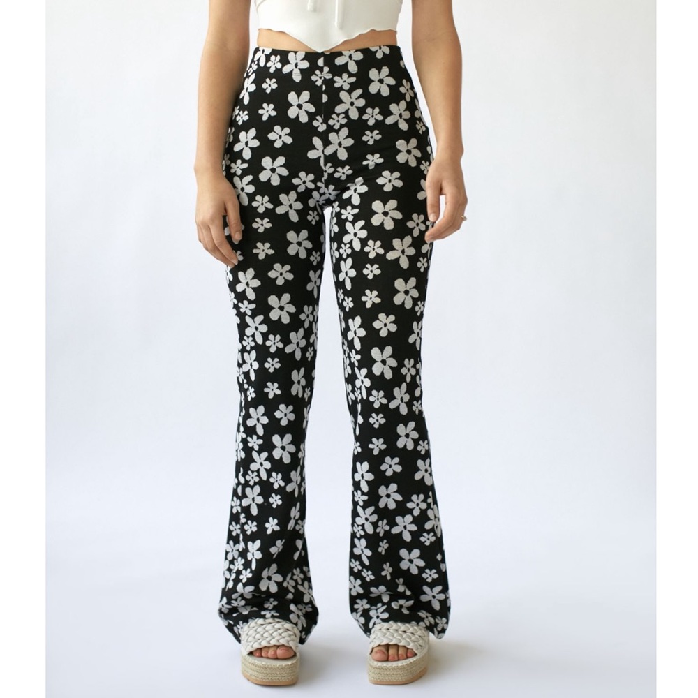 UO Bryn pull-on flare pant, size medium. Like new